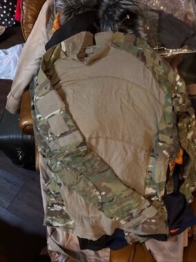 3 Men's Large Military-Style long sleeve shirt in Multicam Camo